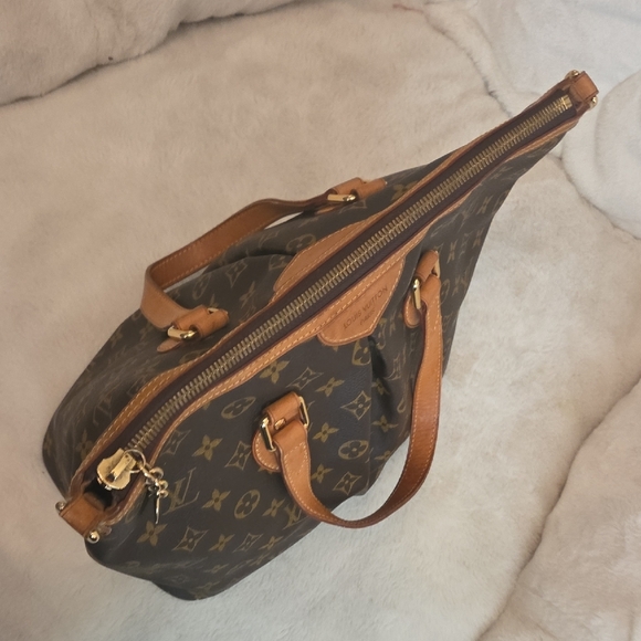 Louis Vuitton Palermo PM Shoulder Bag - Picture 10 of 13